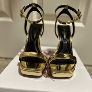 Jessica Simpson heels